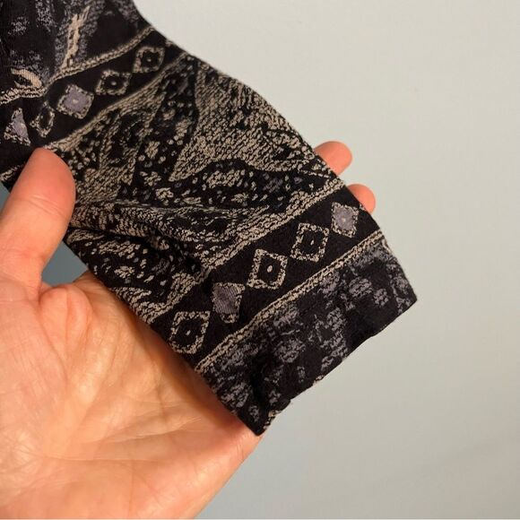 Lucky Brand Printed Top Ladies Size Medium Color: Black Multi // Soft! - Picture 10 of 15